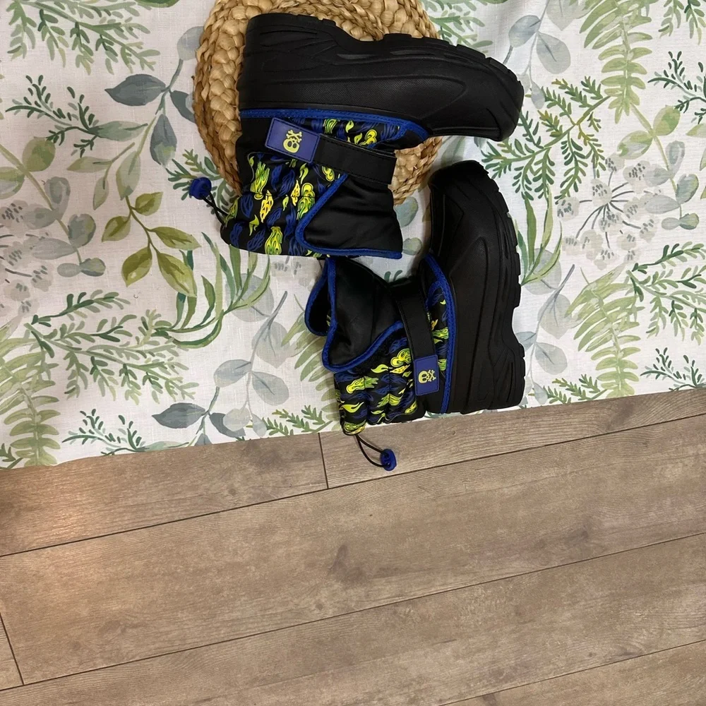 Athletech Boys' Skull Flames Snow Boots Size 4 Winter Boots